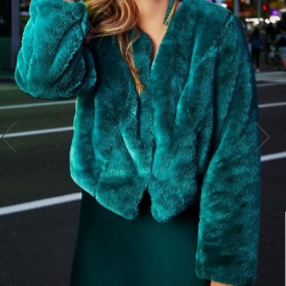 ELOQUII Faux fur cropped jacket